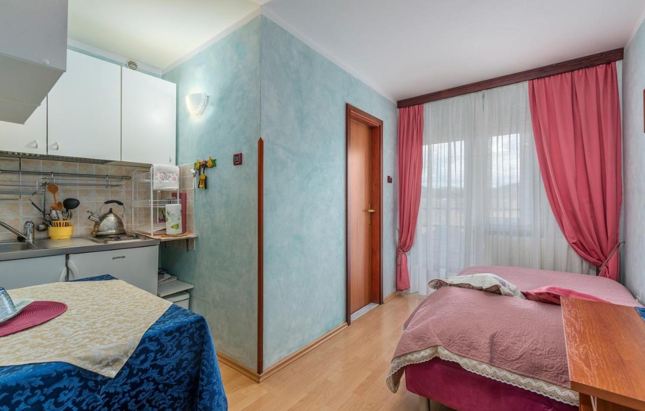 Apartments And Rooms Laura 파진 외부 사진