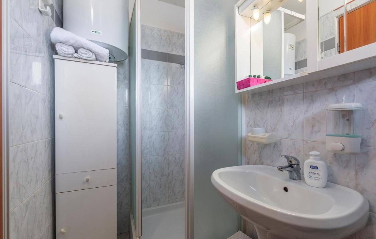 Apartments And Rooms Laura 파진 외부 사진