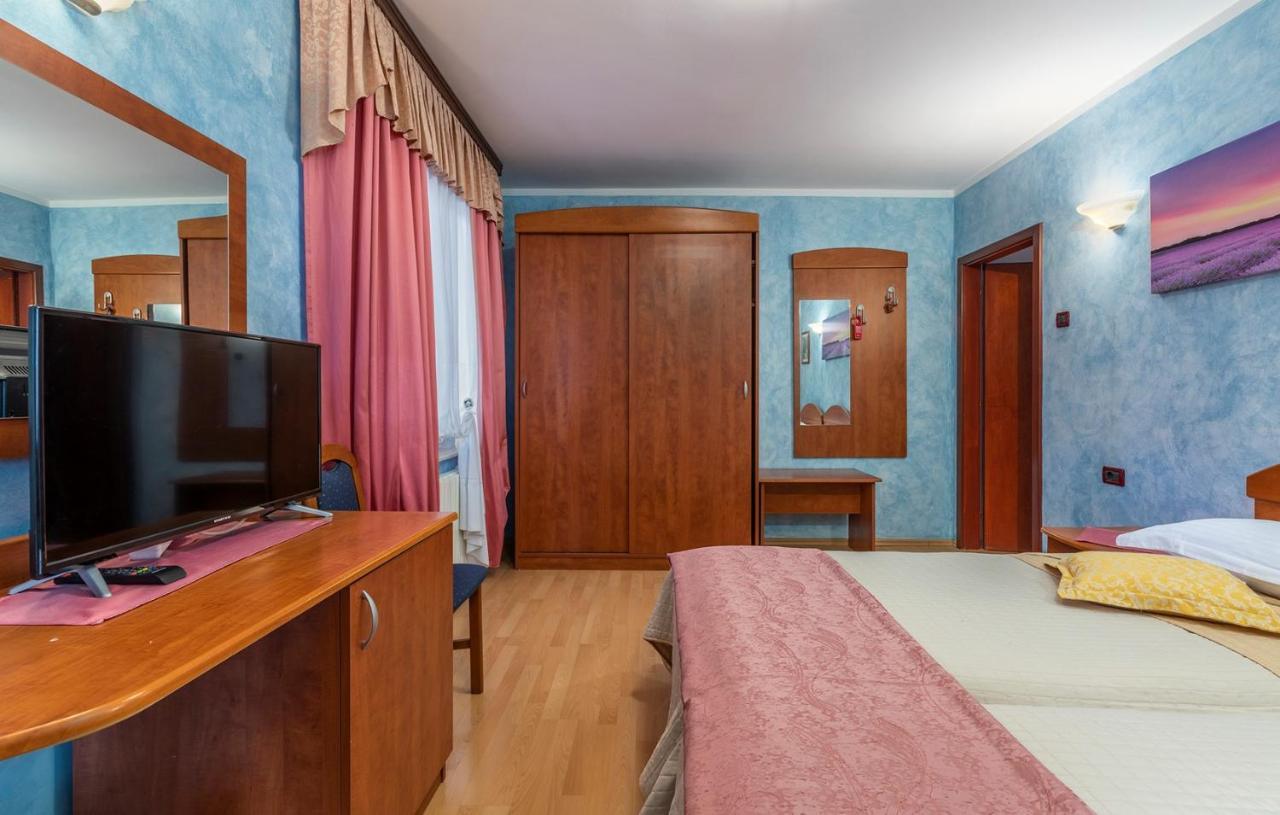 Apartments And Rooms Laura 파진 외부 사진
