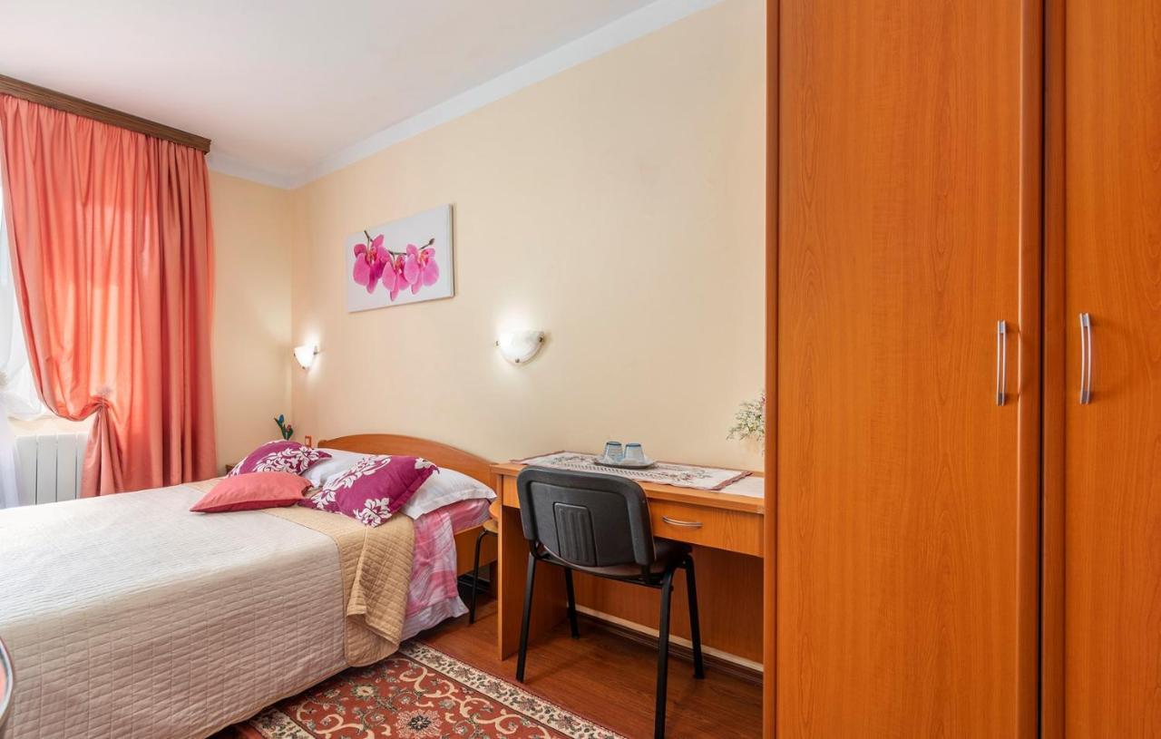 Apartments And Rooms Laura 파진 외부 사진