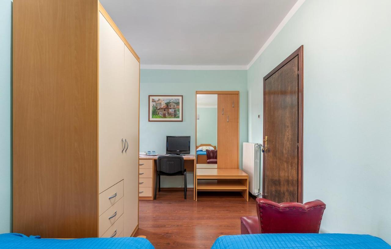 Apartments And Rooms Laura 파진 외부 사진